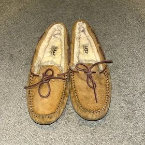 UGG women’s slippers sz 7